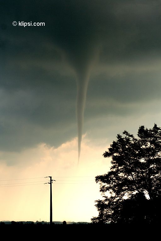 tornado pics. various tornadoes by Klipsi.